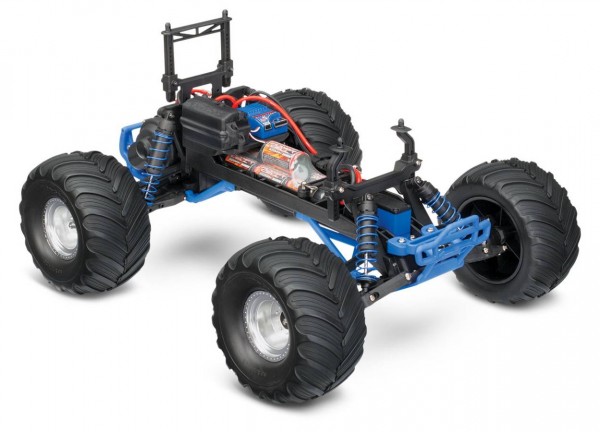 traxxas skully 2wd rc truck in blue