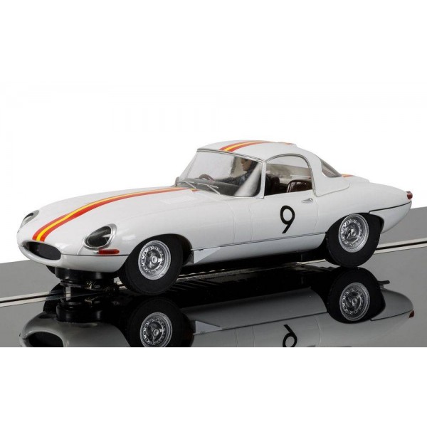 Scalextric 1/32 Jaguar E-Type 1965 Bathurst No.9 Bob Jane